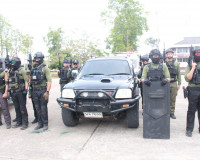 ตำรวจภูธรจังหวัดสุราษฎร์ธานีฝึกทบทวนการใช้อาวุธปืนและการเตรี ... พารามิเตอร์รูปภาพ 4