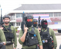 ตำรวจภูธรจังหวัดสุราษฎร์ธานีฝึกทบทวนการใช้อาวุธปืนและการเตรี ... พารามิเตอร์รูปภาพ 8