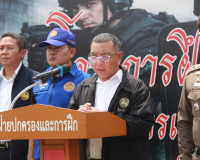 ตำรวจภูธรจังหวัดสุราษฎร์ธานีฝึกทบทวนการใช้อาวุธปืนและการเตรี ... พารามิเตอร์รูปภาพ 9