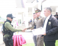 ตำรวจภูธรจังหวัดสุราษฎร์ธานีฝึกทบทวนการใช้อาวุธปืนและการเตรี ... พารามิเตอร์รูปภาพ 11