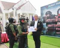 ตำรวจภูธรจังหวัดสุราษฎร์ธานีฝึกทบทวนการใช้อาวุธปืนและการเตรี ... พารามิเตอร์รูปภาพ 14