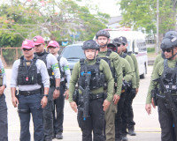 ตำรวจภูธรจังหวัดสุราษฎร์ธานีฝึกทบทวนการใช้อาวุธปืนและการเตรี ... พารามิเตอร์รูปภาพ 16