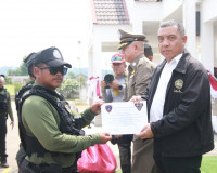 ตำรวจภูธรจังหวัดสุราษฎร์ธานีฝึกทบทวนการใช้อาวุธปืนและการเตรี ... พารามิเตอร์รูปภาพ 19