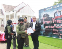 ตำรวจภูธรจังหวัดสุราษฎร์ธานีฝึกทบทวนการใช้อาวุธปืนและการเตรี ... พารามิเตอร์รูปภาพ 21