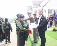 ตำรวจภูธรจังหวัดสุราษฎร์ธานีฝึกทบทวนการใช้อาวุธปืนและการเตรี ... พารามิเตอร์รูปภาพ 22