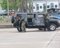 ตำรวจภูธรจังหวัดสุราษฎร์ธานีฝึกทบทวนการใช้อาวุธปืนและการเตรี ... พารามิเตอร์รูปภาพ 26