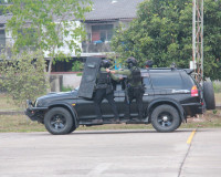 ตำรวจภูธรจังหวัดสุราษฎร์ธานีฝึกทบทวนการใช้อาวุธปืนและการเตรี ... พารามิเตอร์รูปภาพ 52