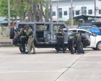 ตำรวจภูธรจังหวัดสุราษฎร์ธานีฝึกทบทวนการใช้อาวุธปืนและการเตรี ... พารามิเตอร์รูปภาพ 53