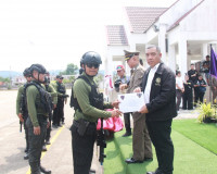 ตำรวจภูธรจังหวัดสุราษฎร์ธานีฝึกทบทวนการใช้อาวุธปืนและการเตรี ... พารามิเตอร์รูปภาพ 56