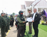 ตำรวจภูธรจังหวัดสุราษฎร์ธานีฝึกทบทวนการใช้อาวุธปืนและการเตรี ... พารามิเตอร์รูปภาพ 57