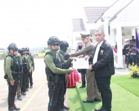 ตำรวจภูธรจังหวัดสุราษฎร์ธานีฝึกทบทวนการใช้อาวุธปืนและการเตรี ... พารามิเตอร์รูปภาพ 76