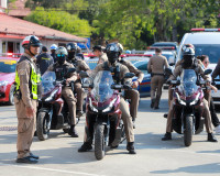 สุราษฎร์ธานี ปล่อยแถวระดมกวาดล้างอาชญากรรม รับสงกรานต์ 2569  ... พารามิเตอร์รูปภาพ 18