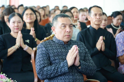 สุราษฎร์ธานี จัดพิธีทอดผ้าป่าสมทบกองทุนพัฒนาเด็กชนบท สืบสานพ ... พารามิเตอร์รูปภาพ 1