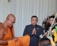 สุราษฎร์ธานี จัดพิธีทอดผ้าป่าสมทบกองทุนพัฒนาเด็กชนบท สืบสานพ ... พารามิเตอร์รูปภาพ 23