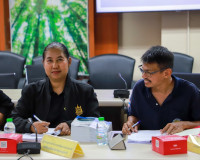 รองผู้ว่าราชการจังหวัดสุราษฎร์ธานี เป็นประธานการประชุมพิจารณ ... พารามิเตอร์รูปภาพ 5