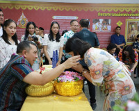 พ่อเมืองสุราษฎร์ธานีนำข้าราชการและเจ้าหน้าที่ ร่วมพิธีสรงน้ำ ... พารามิเตอร์รูปภาพ 4