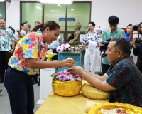 พ่อเมืองสุราษฎร์ธานีนำข้าราชการและเจ้าหน้าที่ ร่วมพิธีสรงน้ำ ... พารามิเตอร์รูปภาพ 6