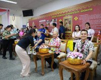 พ่อเมืองสุราษฎร์ธานีนำข้าราชการและเจ้าหน้าที่ ร่วมพิธีสรงน้ำ ... พารามิเตอร์รูปภาพ 10
