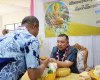 พ่อเมืองสุราษฎร์ธานีนำข้าราชการและเจ้าหน้าที่ ร่วมพิธีสรงน้ำ ... พารามิเตอร์รูปภาพ 14