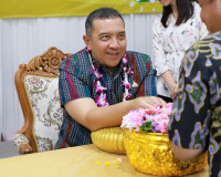 พ่อเมืองสุราษฎร์ธานีนำข้าราชการและเจ้าหน้าที่ ร่วมพิธีสรงน้ำ ... พารามิเตอร์รูปภาพ 19