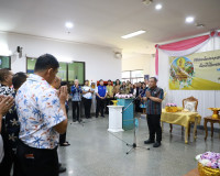 พ่อเมืองสุราษฎร์ธานีนำข้าราชการและเจ้าหน้าที่ ร่วมพิธีสรงน้ำ ... พารามิเตอร์รูปภาพ 20