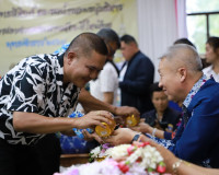พ่อเมืองสุราษฎร์ธานีนำข้าราชการและเจ้าหน้าที่ ร่วมพิธีสรงน้ำ ... พารามิเตอร์รูปภาพ 23