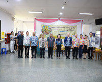 พ่อเมืองสุราษฎร์ธานีนำข้าราชการและเจ้าหน้าที่ ร่วมพิธีสรงน้ำ ... พารามิเตอร์รูปภาพ 24