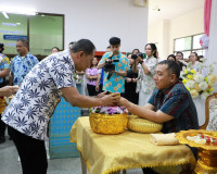 พ่อเมืองสุราษฎร์ธานีนำข้าราชการและเจ้าหน้าที่ ร่วมพิธีสรงน้ำ ... พารามิเตอร์รูปภาพ 25