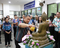 พ่อเมืองสุราษฎร์ธานีนำข้าราชการและเจ้าหน้าที่ ร่วมพิธีสรงน้ำ ... พารามิเตอร์รูปภาพ 27