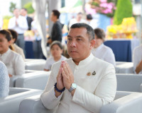 พ่อเมืองสุราษฎร์ธานี นำพุทธศาสนิกชนร่วมทำบุญตักบาตร เนื่องใน ... พารามิเตอร์รูปภาพ 1