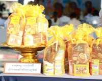 พ่อเมืองสุราษฎร์ธานี นำพุทธศาสนิกชนร่วมทำบุญตักบาตร เนื่องใน ... พารามิเตอร์รูปภาพ 3