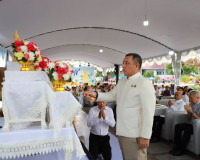 พ่อเมืองสุราษฎร์ธานี นำพุทธศาสนิกชนร่วมทำบุญตักบาตร เนื่องใน ... พารามิเตอร์รูปภาพ 13