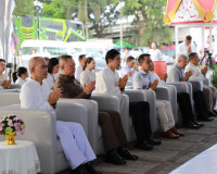 พ่อเมืองสุราษฎร์ธานี นำพุทธศาสนิกชนร่วมทำบุญตักบาตร เนื่องใน ... พารามิเตอร์รูปภาพ 14