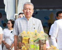 พ่อเมืองสุราษฎร์ธานี นำพุทธศาสนิกชนร่วมทำบุญตักบาตร เนื่องใน ... พารามิเตอร์รูปภาพ 21