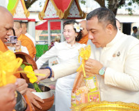 พ่อเมืองสุราษฎร์ธานี นำพุทธศาสนิกชนร่วมทำบุญตักบาตร เนื่องใน ... พารามิเตอร์รูปภาพ 27