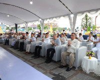 พ่อเมืองสุราษฎร์ธานี นำพุทธศาสนิกชนร่วมทำบุญตักบาตร เนื่องใน ... พารามิเตอร์รูปภาพ 31