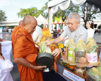 พ่อเมืองสุราษฎร์ธานี นำพุทธศาสนิกชนร่วมทำบุญตักบาตร เนื่องใน ... พารามิเตอร์รูปภาพ 34