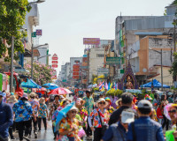 สุราษฎร์ธานี เปิดงานมหาสงกรานต์ 2569 ผู้ว่าฯ นำสรงน้ำพระ–รดน ... พารามิเตอร์รูปภาพ 4