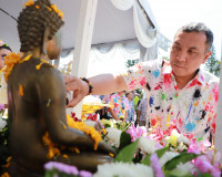 สุราษฎร์ธานี เปิดงานมหาสงกรานต์ 2569 ผู้ว่าฯ นำสรงน้ำพระ–รดน ... พารามิเตอร์รูปภาพ 18