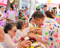 สุราษฎร์ธานี เปิดงานมหาสงกรานต์ 2569 ผู้ว่าฯ นำสรงน้ำพระ–รดน ... พารามิเตอร์รูปภาพ 28