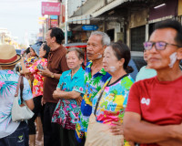 สุราษฎร์ธานี เปิดงานมหาสงกรานต์ 2569 ผู้ว่าฯ นำสรงน้ำพระ–รดน ... พารามิเตอร์รูปภาพ 30