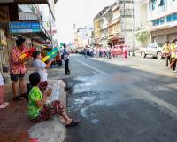 สุราษฎร์ธานี เปิดงานมหาสงกรานต์ 2569 ผู้ว่าฯ นำสรงน้ำพระ–รดน ... พารามิเตอร์รูปภาพ 46