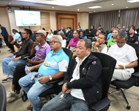 รองผู้ว่าราชการจังหวัดสุราษฎร์ธานี กล่าวต้อนรับ คณะสมาชิกวุฒ ... พารามิเตอร์รูปภาพ 8