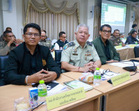 สุราษฎร์ธานีประชุมคณะกรรมการรักษาความมั่นคงฯ บูรณาการทุกหน่ว ... พารามิเตอร์รูปภาพ 18