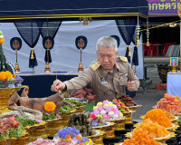 รองผู้ว่าราชการจังหวัดสุราษฎร์ธานี เป็นประธานพิธีสักการะสิ่ง ... พารามิเตอร์รูปภาพ 4