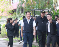 นายกรัฐมนตรีและ รมว.มหาดไทย บินด่วนสุราษฎร์ธานีติดตามการแก้ไ ... พารามิเตอร์รูปภาพ 12
