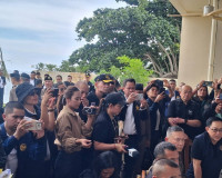นายกรัฐมนตรีและ รมว.มหาดไทย บินด่วนสุราษฎร์ธานีติดตามการแก้ไ ... พารามิเตอร์รูปภาพ 45