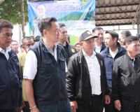รองผู้ว่าราชการจังหวัดสุราษฎร์ธานี ให้การต้อนรับนายอนุทิน ชา ... พารามิเตอร์รูปภาพ 2