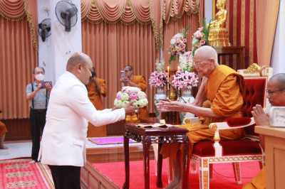 รองผู้ว่าราชการจังหวัดสุราษฎร์ธานี กล่าวต้อนรับพระสังฆาธิการ ... พารามิเตอร์รูปภาพ 1