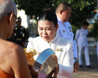 จังหวัดสุราษฏร์ธานีประกอบพิธีสวดพระพุทธมนต์และทำบุญตักบาตรถว ... พารามิเตอร์รูปภาพ 5